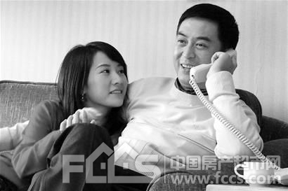 由张嘉译,海清,邬君梅等演员主演的电视剧《蜗居》近日热播荧屏.